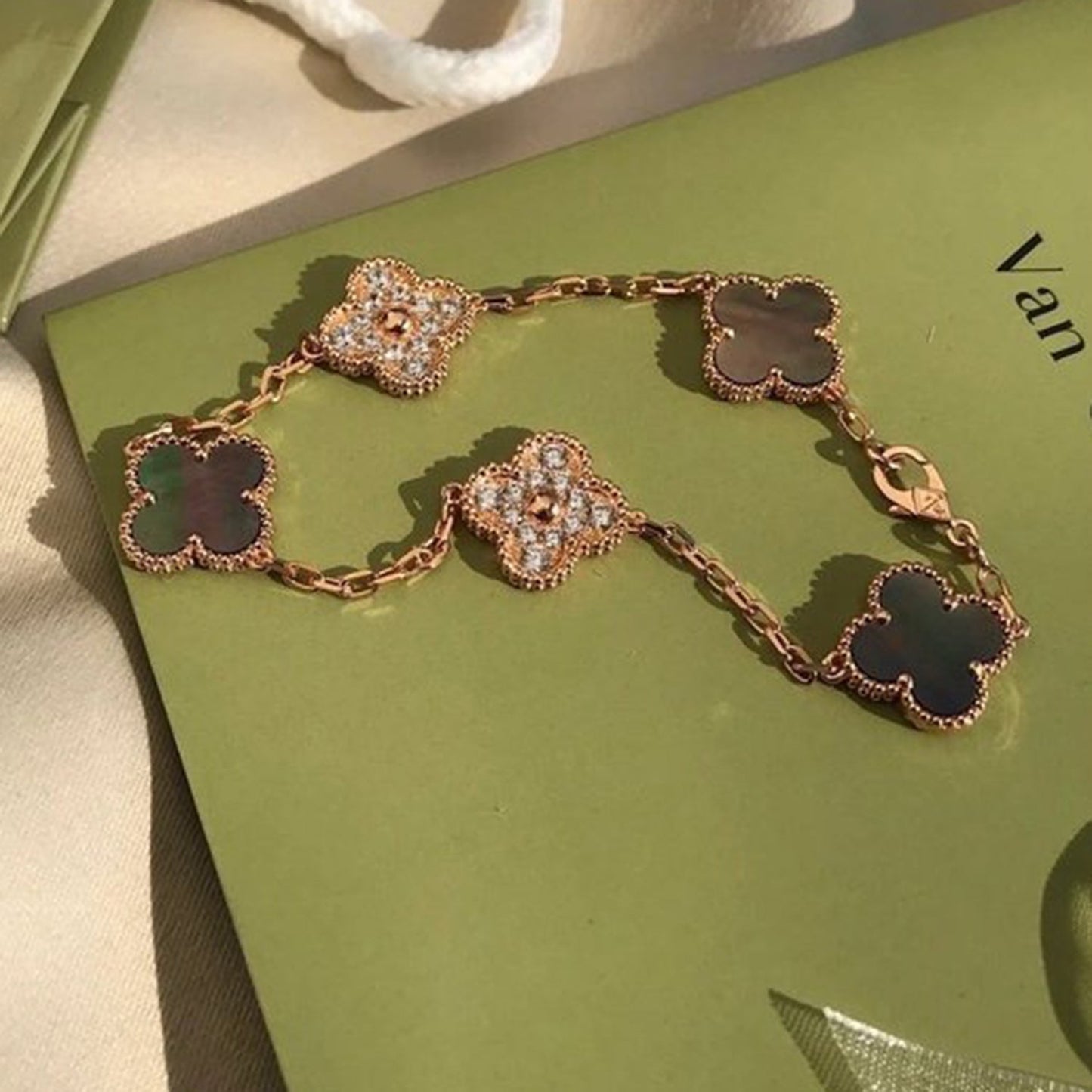 [Auraecho] CLOVER 5 MOTIF GRAY MOP BRACELET COLLECTION