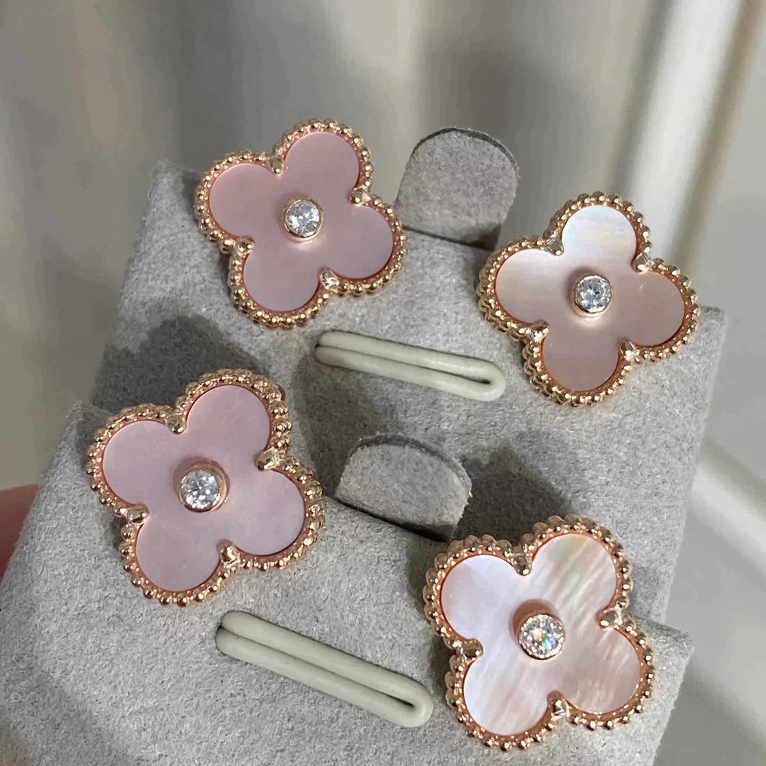 [AuraEcho]CLOVER MEDIUM 1 MOTIFS  PINK MOP DIAMOND EARRINGS