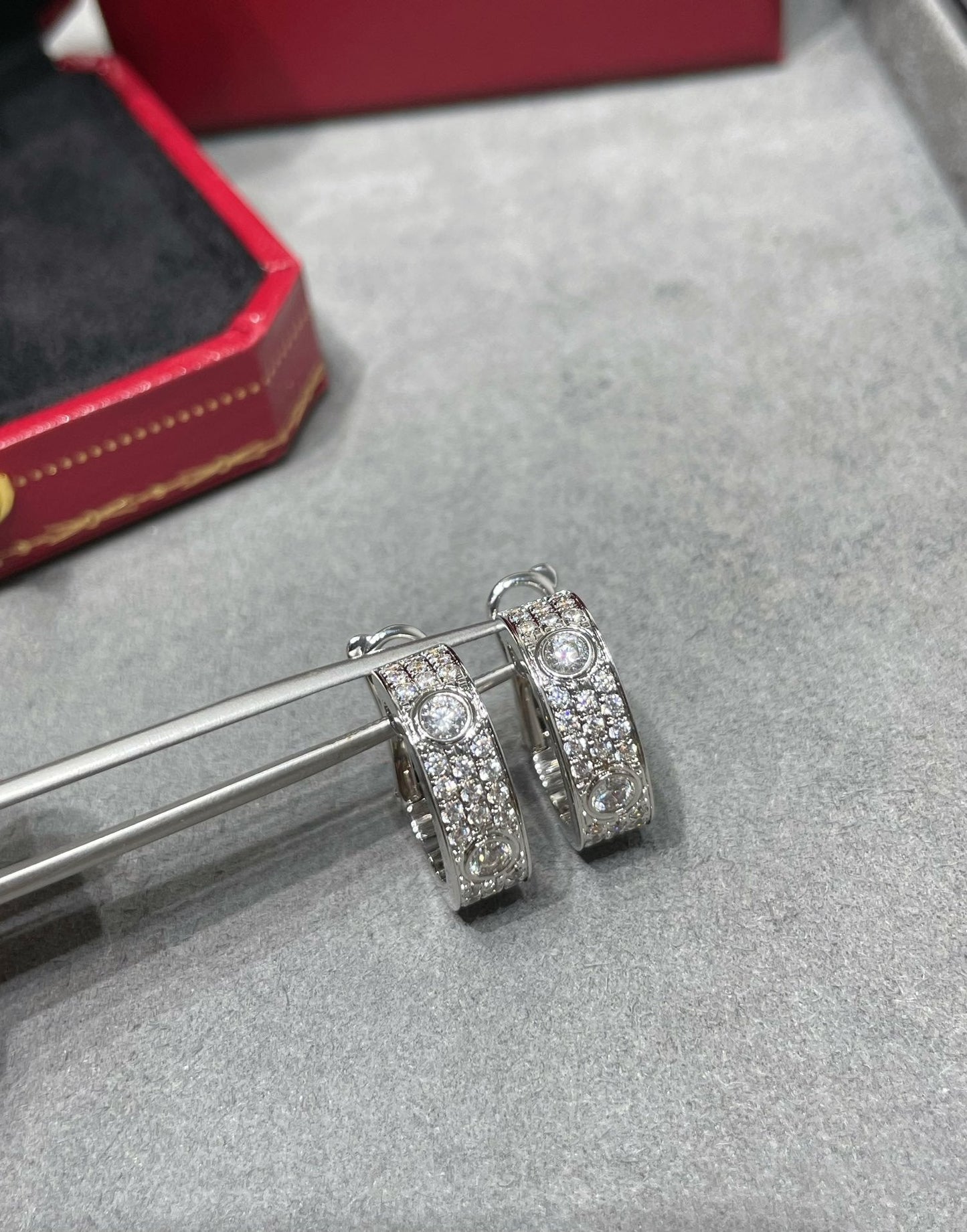 [AuraEcho]LOVE 5.5MM DIAMOND PAVED EARRINGS