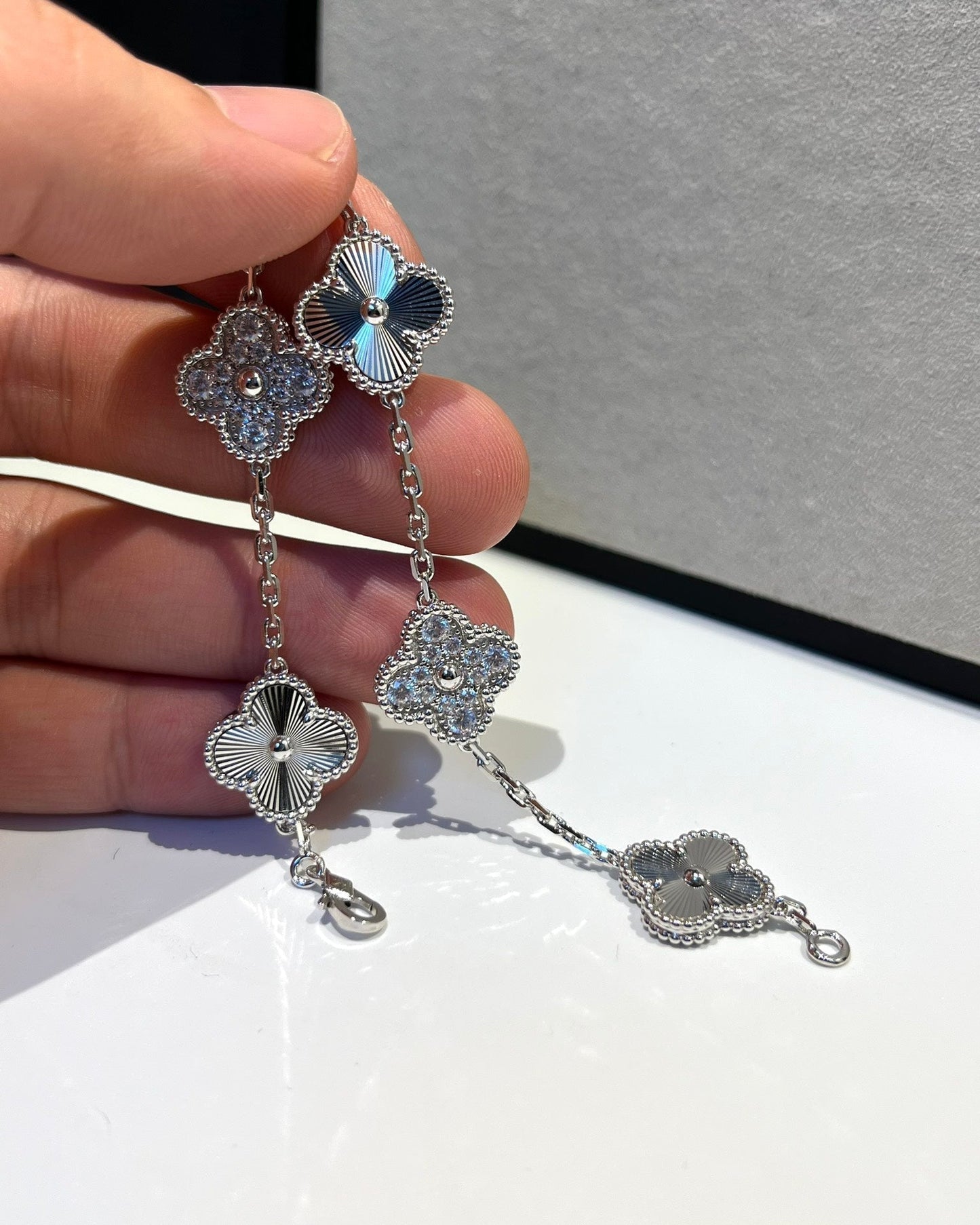 [Auraecho] CLOVER 5 MOTIF LASER BRACELET COLLECTION