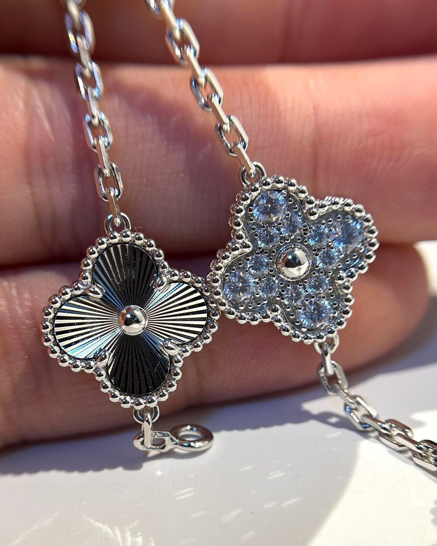 [Auraecho] CLOVER 5 MOTIF LASER BRACELET COLLECTION