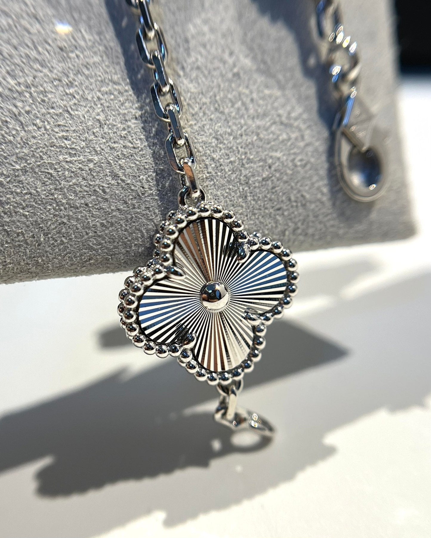 [AuraEcho]CLOVER 5 MOTIF SILVER DIAMOND BRACELET