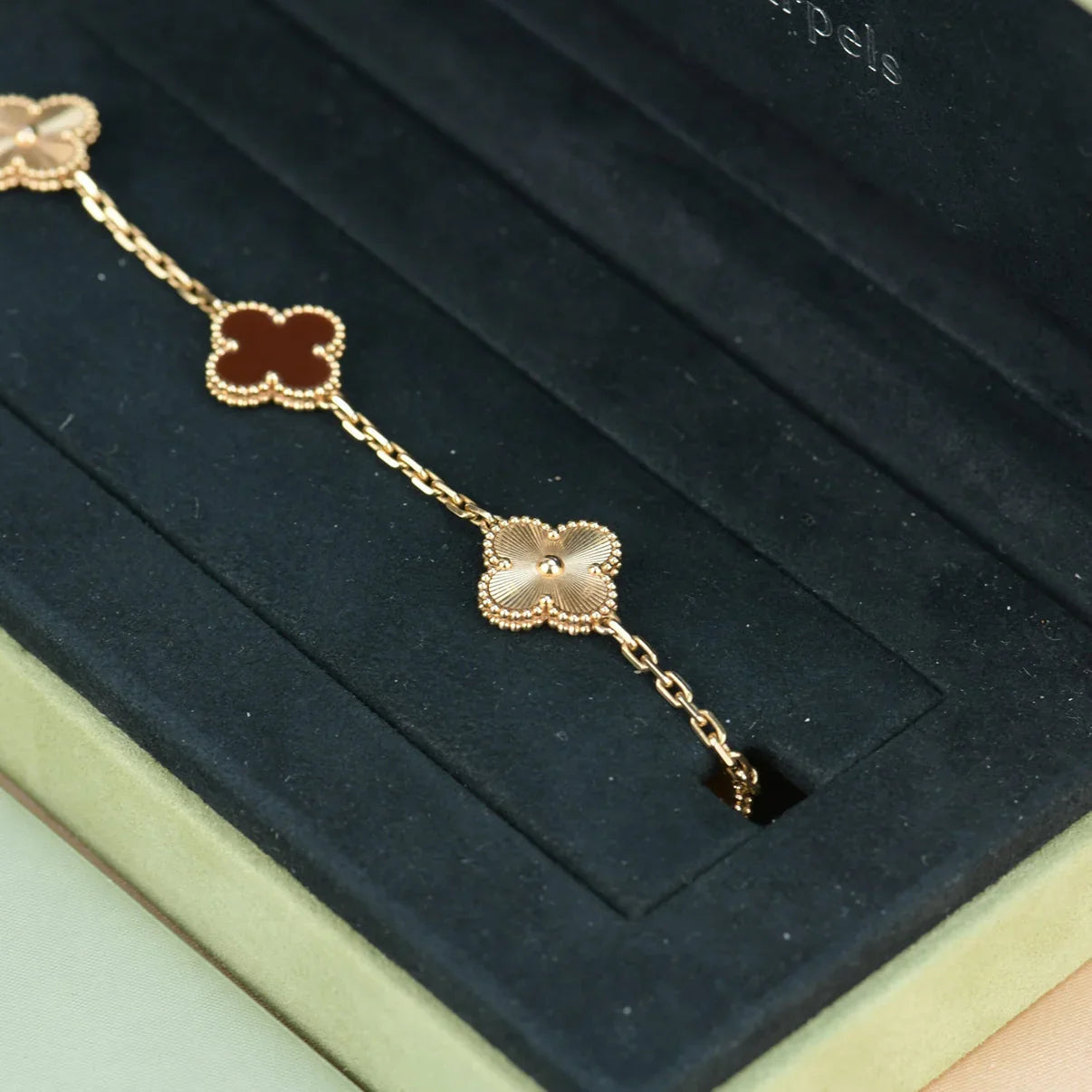 [Auraecho] CLOVER 5 MOTIF RED CORNELIAN BRACELET COLLECTION