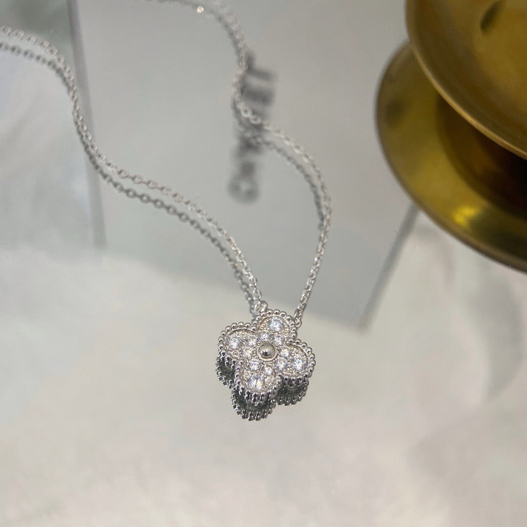 [AuraEcho]CLOVER 15MM DIAMOND SINGLE FLOWER NECKLACE