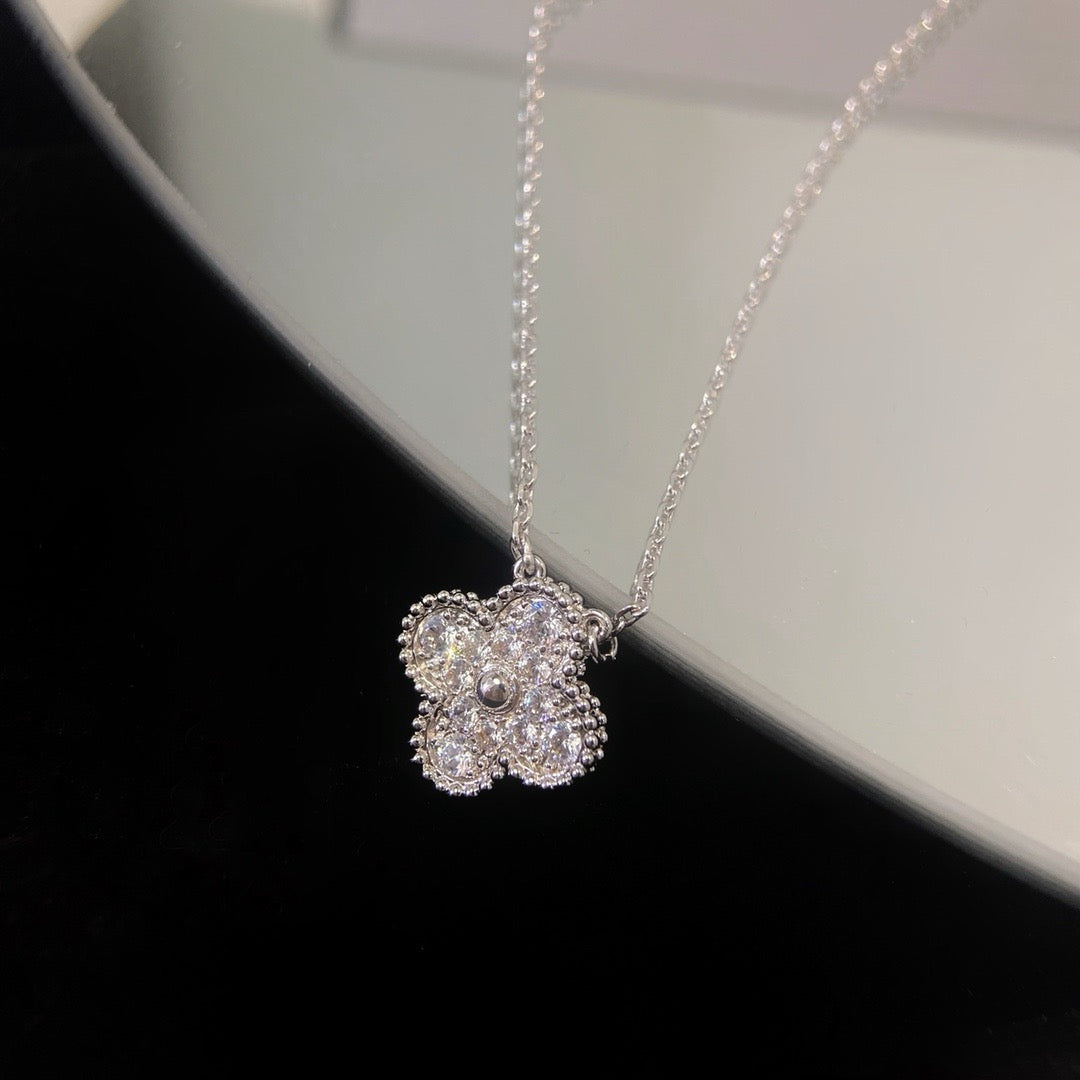 [AuraEcho]CLOVER 15MM DIAMOND SINGLE FLOWER NECKLACE