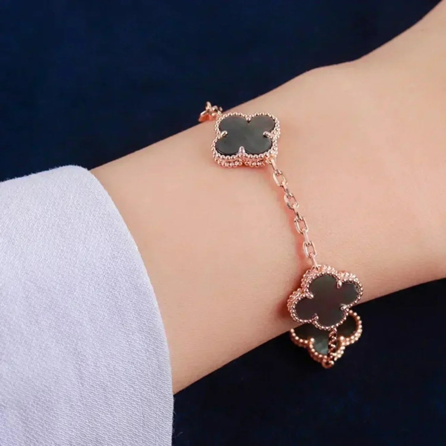 [Auraecho] CLOVER 5 MOTIF GRAY MOP BRACELET COLLECTION