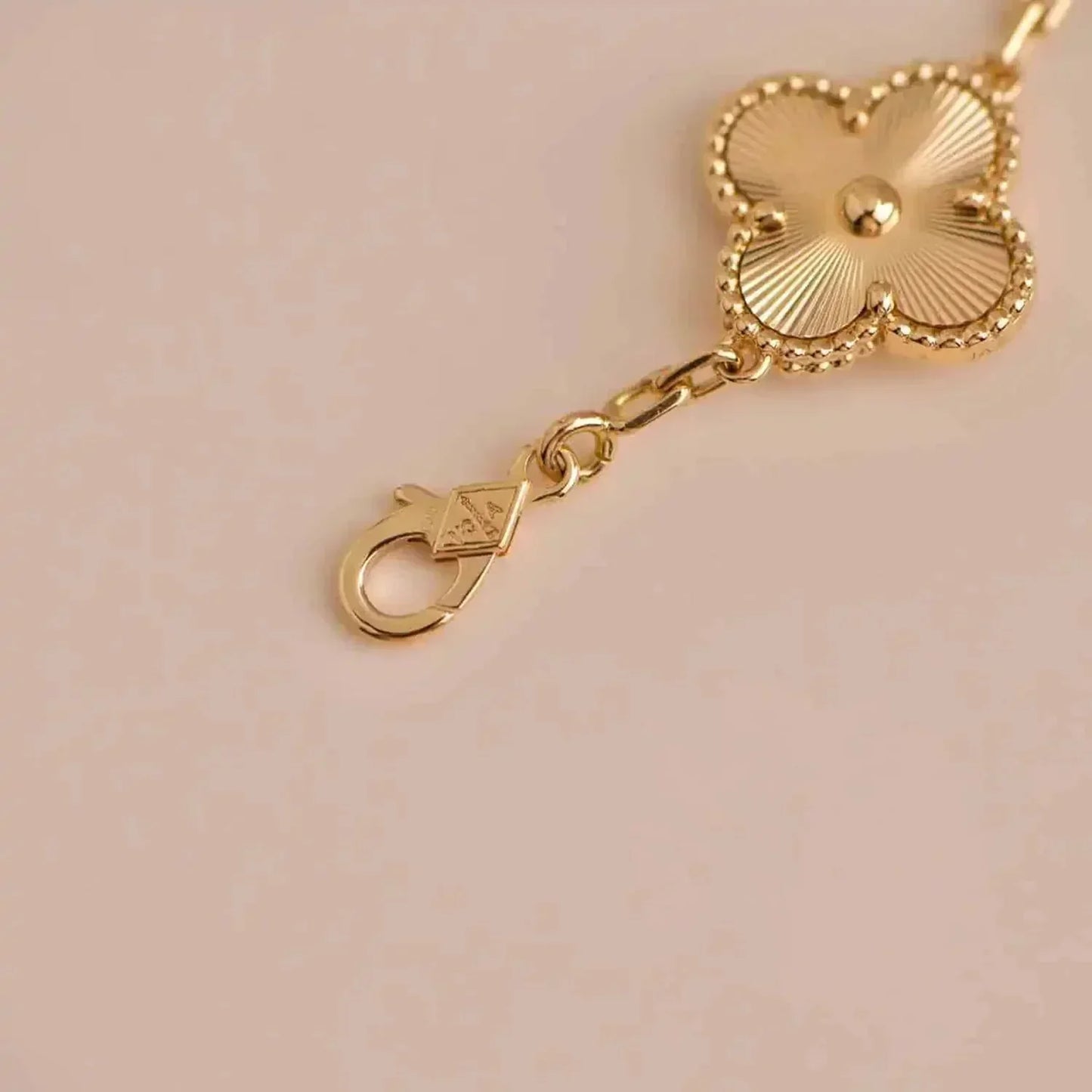 [Auraecho] CLOVER 5 MOTIF LASER BRACELET COLLECTION