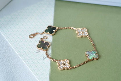 [Auraecho] CLOVER 5 MOTIF GRAY MOP BRACELET COLLECTION