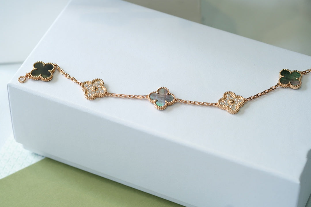 [Auraecho] CLOVER 5 MOTIF GRAY MOP BRACELET COLLECTION