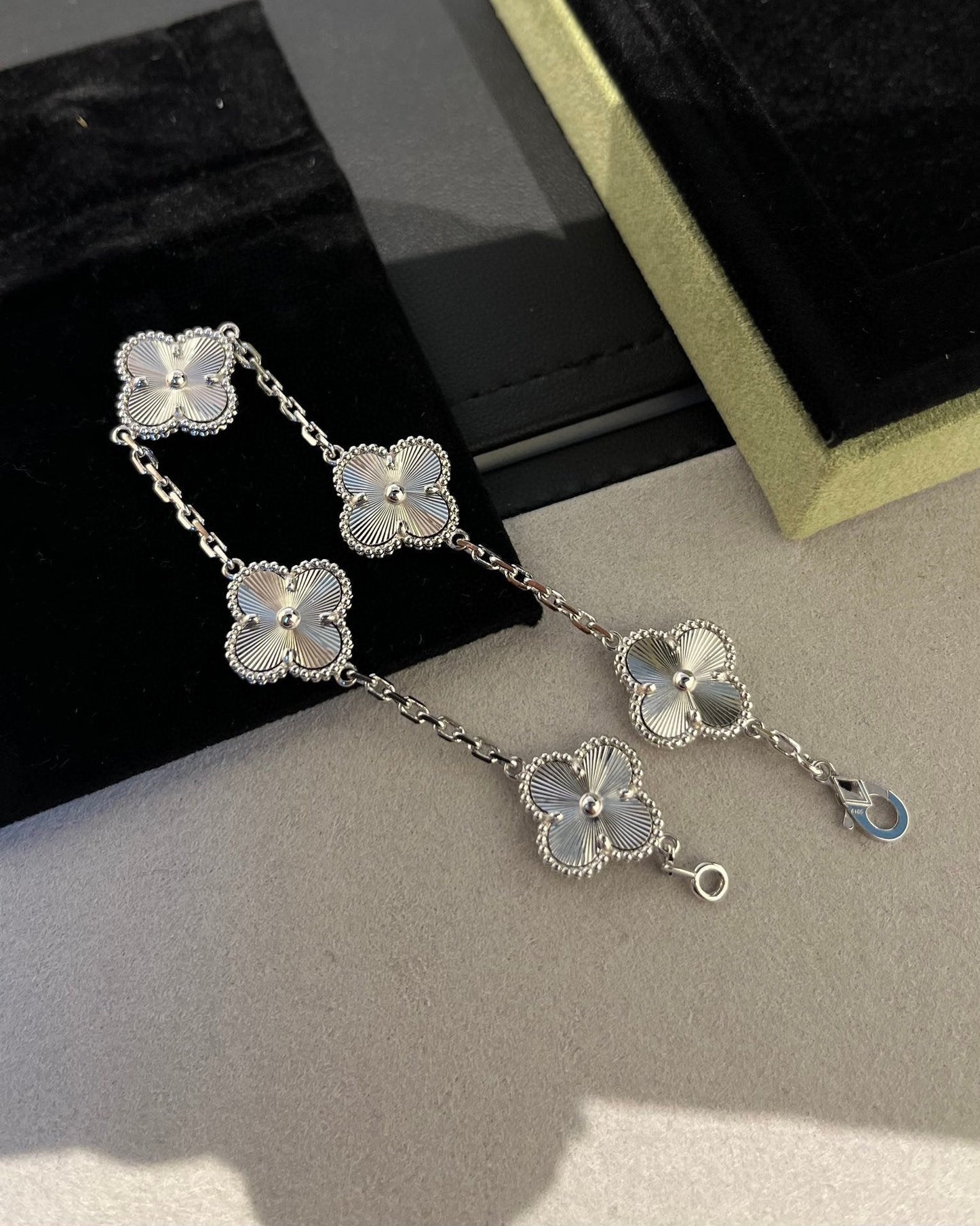 [Auraecho] CLOVER 5 MOTIF LASER BRACELET COLLECTION